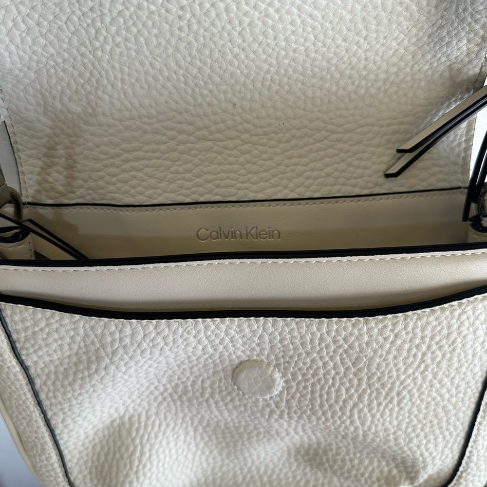 Calvin Klein White Pebbled Leather Crossbody Bag - Picture 6 of 8